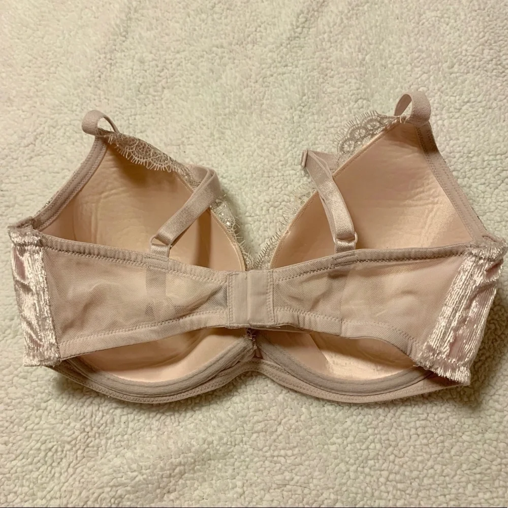 Victoria’s Secret Pink Very Sexy Lightly Lined Plunge Bra